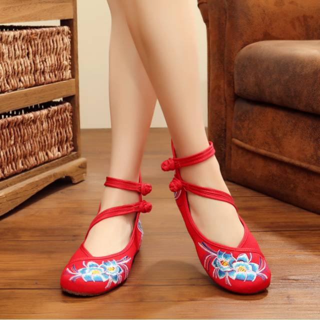 春夏民族风绣花单鞋，展现每个女人的古典之美