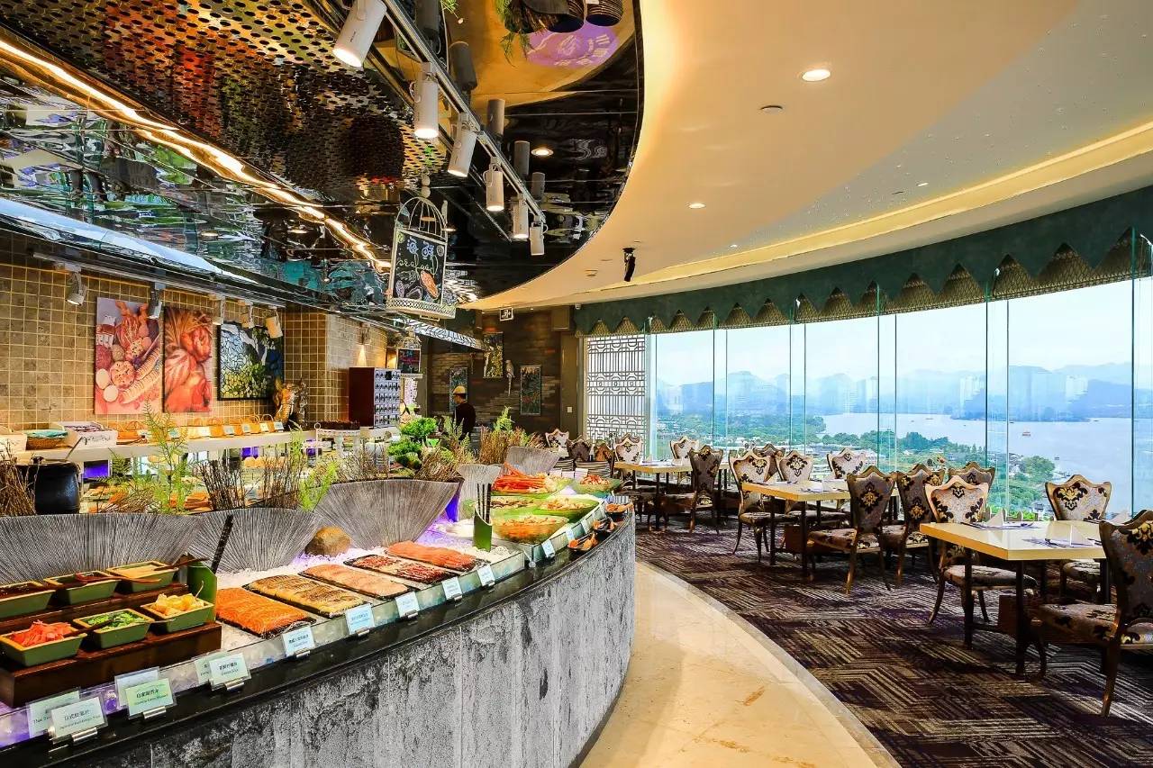 108元\/位起,杭州人气最高的旋转餐厅,把整个西