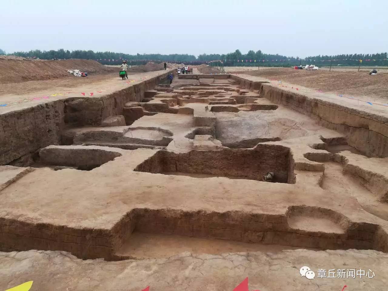 焦家遗址焦家遗址考古发掘取得重大成果,出土大批玉器骨器.