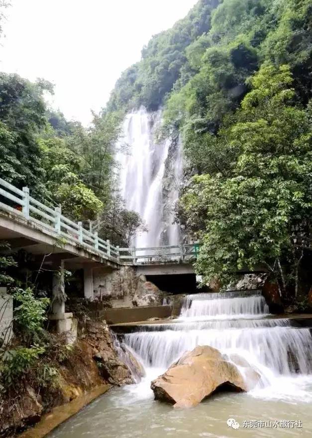 避暑之旅信宜石根山悬空栈道贺州十八水奇石河3天游纯玩团