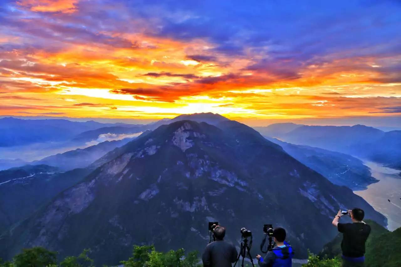 三峡之巅,我在黎明等你