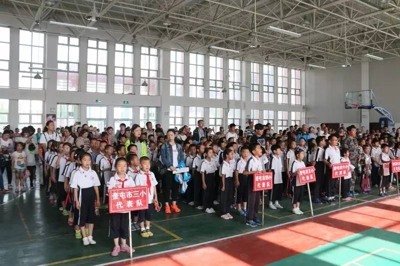 6月11日,奎屯市首届小学生一二年级跳绳比赛在市第五小学举行,奎屯市