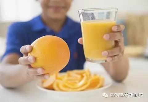 儿童能不能喝果汁?应该怎么喝?看看美国儿科学会怎么