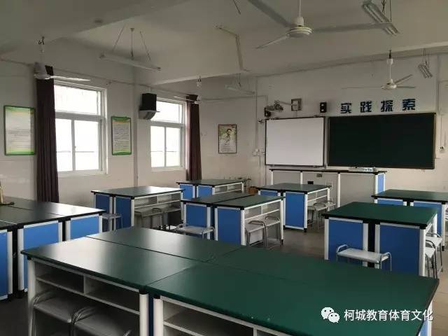 "梁"格言,潜移默化的熏陶 课程专用教室 塑"梁"师 学校以"梁馨工程