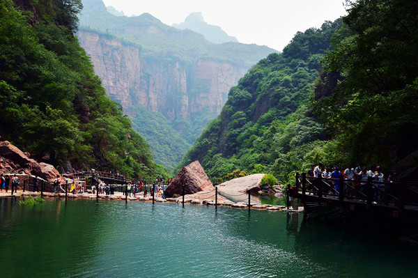 碧水丹山:宝泉秘境 玻璃栈道 开封小宋城,包公祠2日游