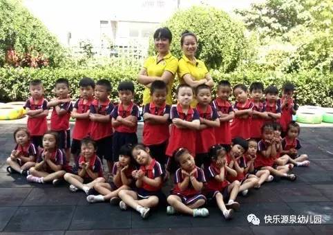 看这家幼儿园怎么拍集体照!