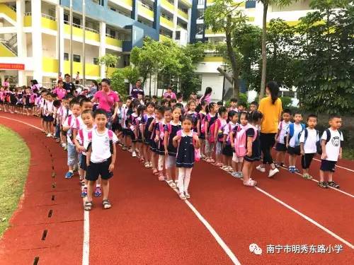 走进小学 感悟成长—南宁市明秀东路小学幼小衔接活动