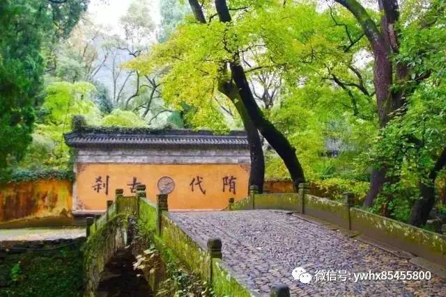 早餐后游览佛教天台宗祖庭——【 国清寺】(约1.