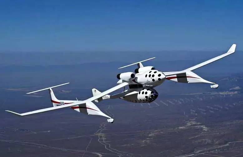 太空船一号和航天飞机不同,是先由另一架飞机"白色骑士"载上高空后才