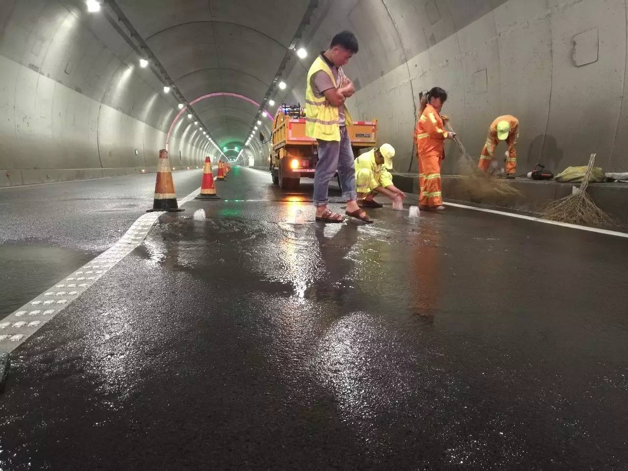降雨致成宜高速部分路面积水，一天连发两起事故 幸无人员伤亡|高速公路|积水|高速_新浪新闻