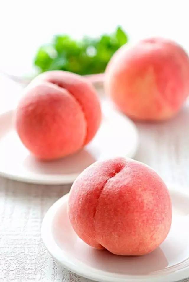 裸粉蜜桃girl 夏日成熟的水果当然也少不了水蜜桃, 等桃子变成了粉红