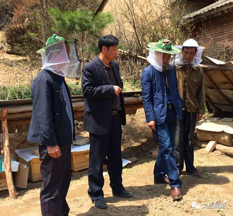 【关注扶贫】人大副主任高天佑深入市文广新局双联点礼县湫山乡双郑村