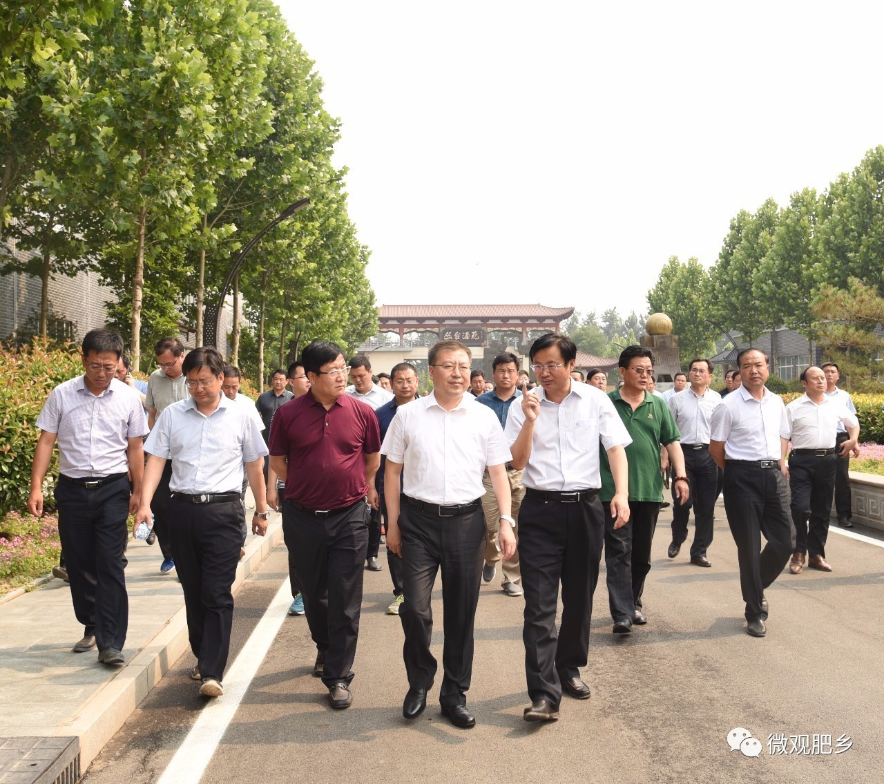 在国电邯郸东郊热电厂和团结渠景观休闲长廊,孟广军实地查看,并分别给