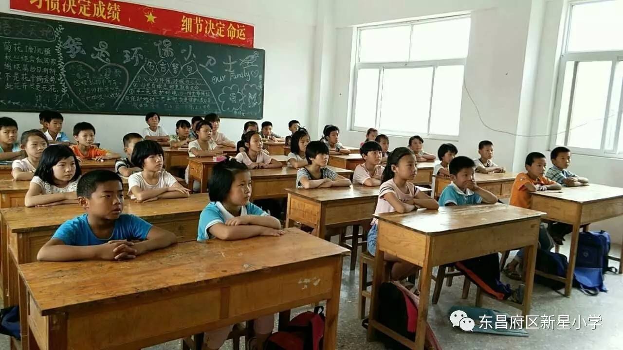 了系列有效的学习传唱实践活动,通过学唱向学生渗透核心价值观的思路