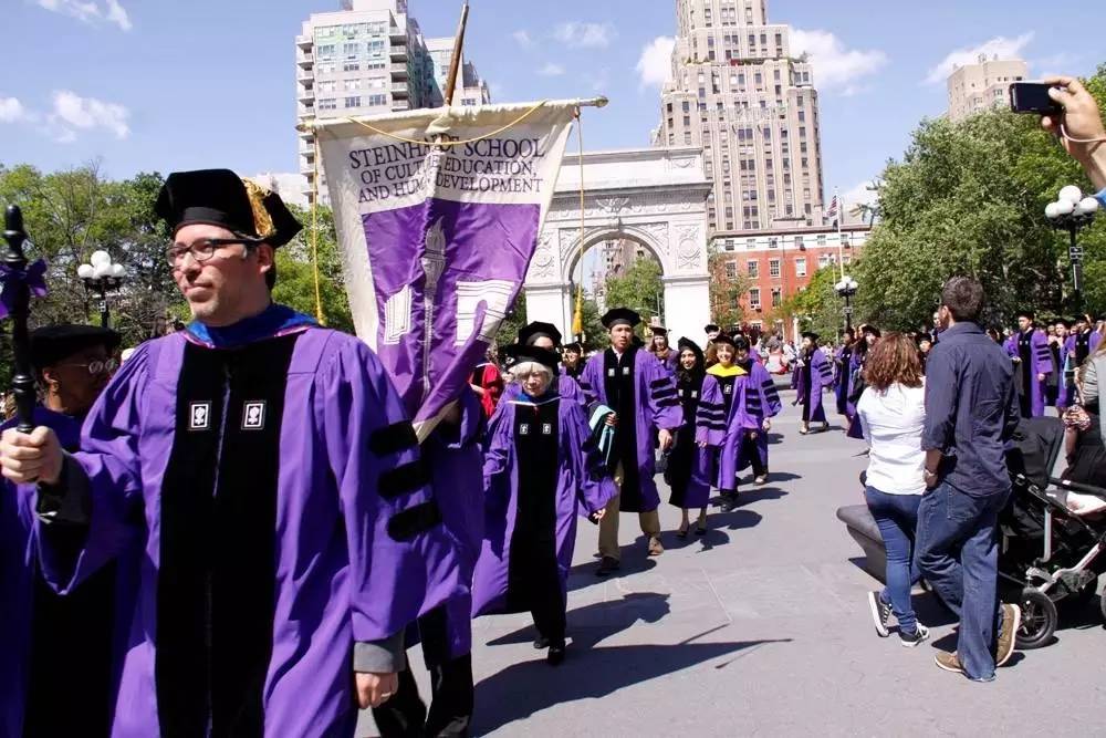 扫盲终于知道自己毕业穿什么戴什么了不同颜色的学士服学士帽流苏绶带