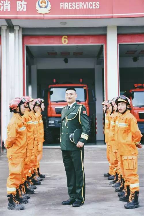 消防兵婚纱_消防兵