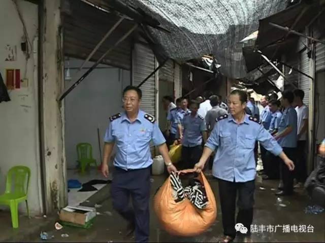 陆丰市打击整治碣石地区非法加工经营旧服装活动!