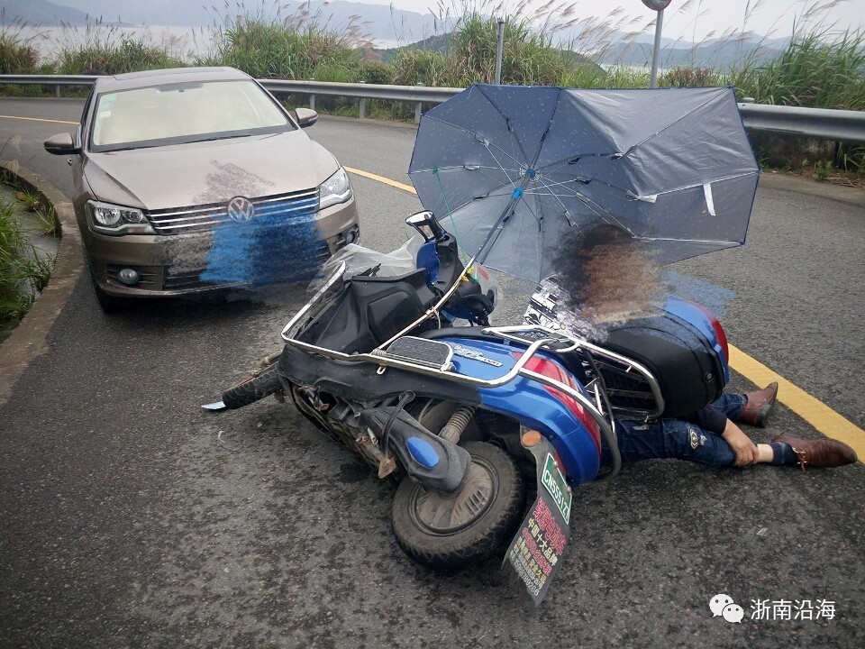 环海路棕利头发生交通事故 骑电动车的千万走自己的路线!