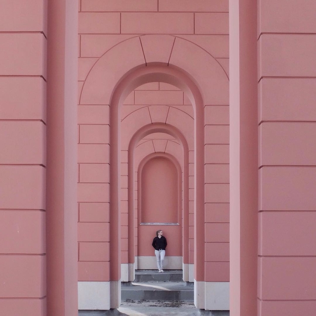 优雅的粉色建筑 彰显淡雅与清新的视觉风格