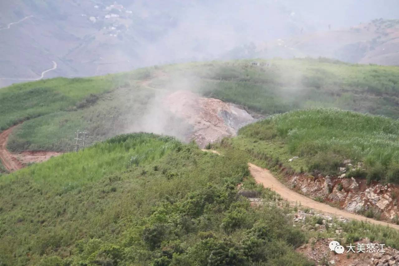 近日,记者来到怒江州泸水市上江镇大练地村一个叫大沙丘的山梁上