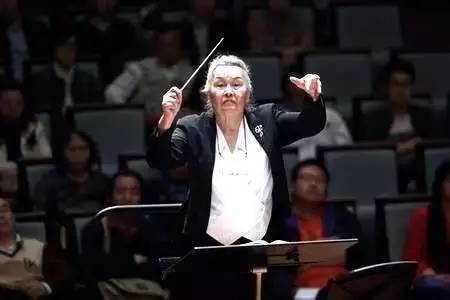 的交响 | 88岁米寿之年,三次患癌仍活跃在舞台上的中国女指挥家郑小瑛