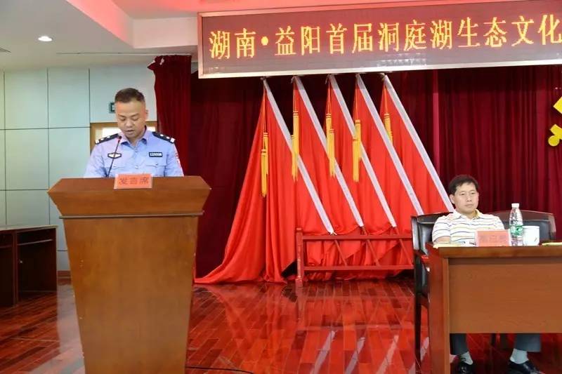 节会特辑迎接节会警察蜀黍冒雨预先部署