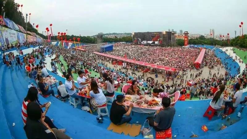 【重磅】哎呀妈呀,场面太震撼了!3万虾迷齐聚盱眙一晚嗨掉35吨龙虾!