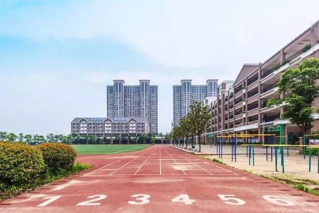 长沙市一中雨花新华都学校实拍图▲阳光城·尚东湾为长沙市一中雨花