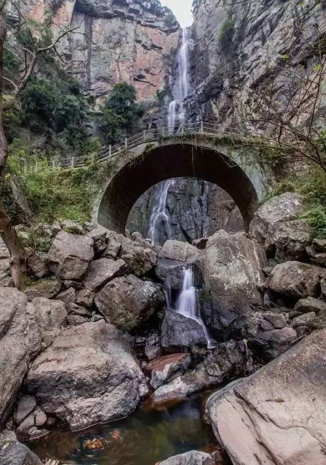 奉化三隐潭,虹彩倒挂的深潭岁月,无论晴雨都