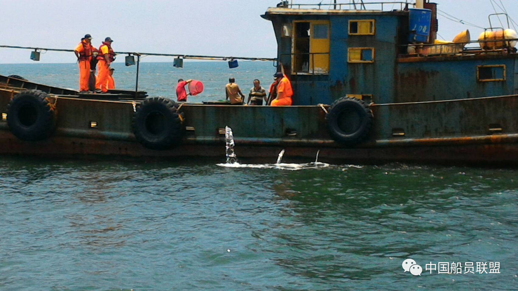 台湾籍渔船印度洋失火25船员遇险,江苏渔船成