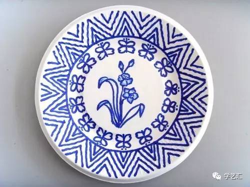 文化 正文 —— 纸盘青花瓷 —— 说起中国风,有什么能比青花瓷更有