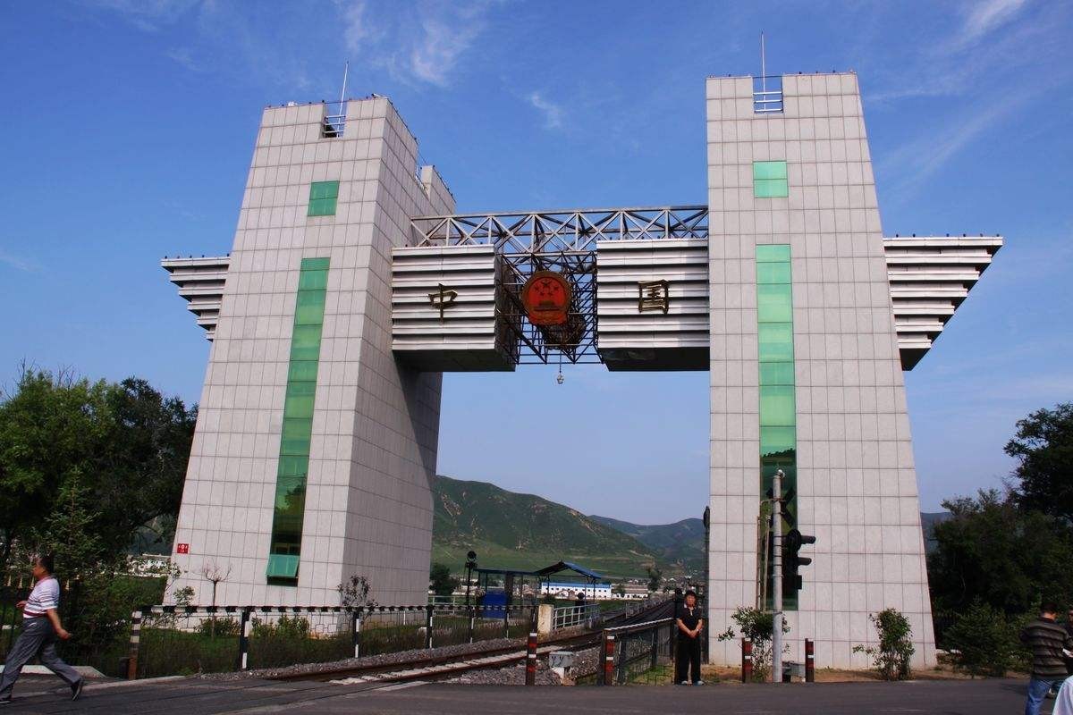 延边(敦化六鼎山旅游区,安图龙顺雪山飞湖,和龙金达莱民俗村,图们国门