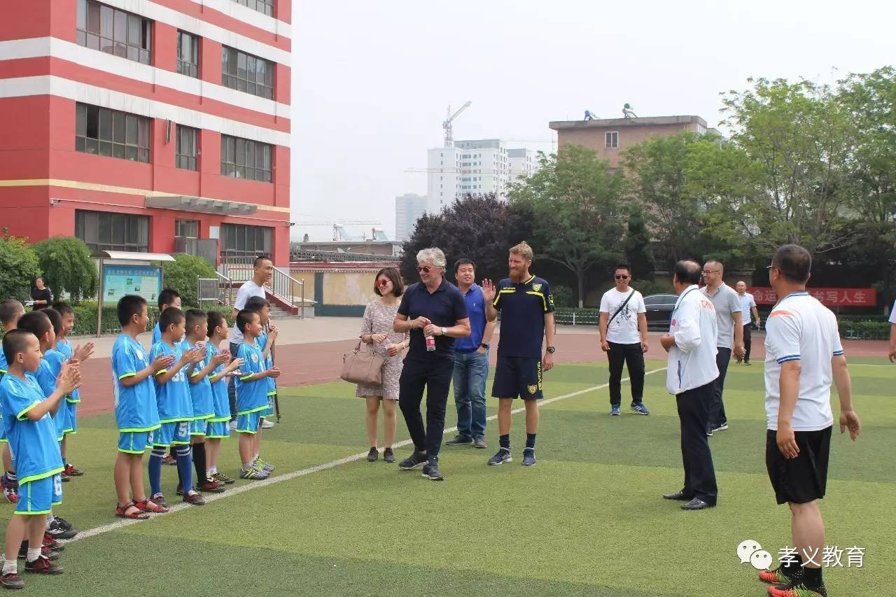 两位专家先后来到我市青年路小学,孝义六中,府西街小学,孝义五中四所