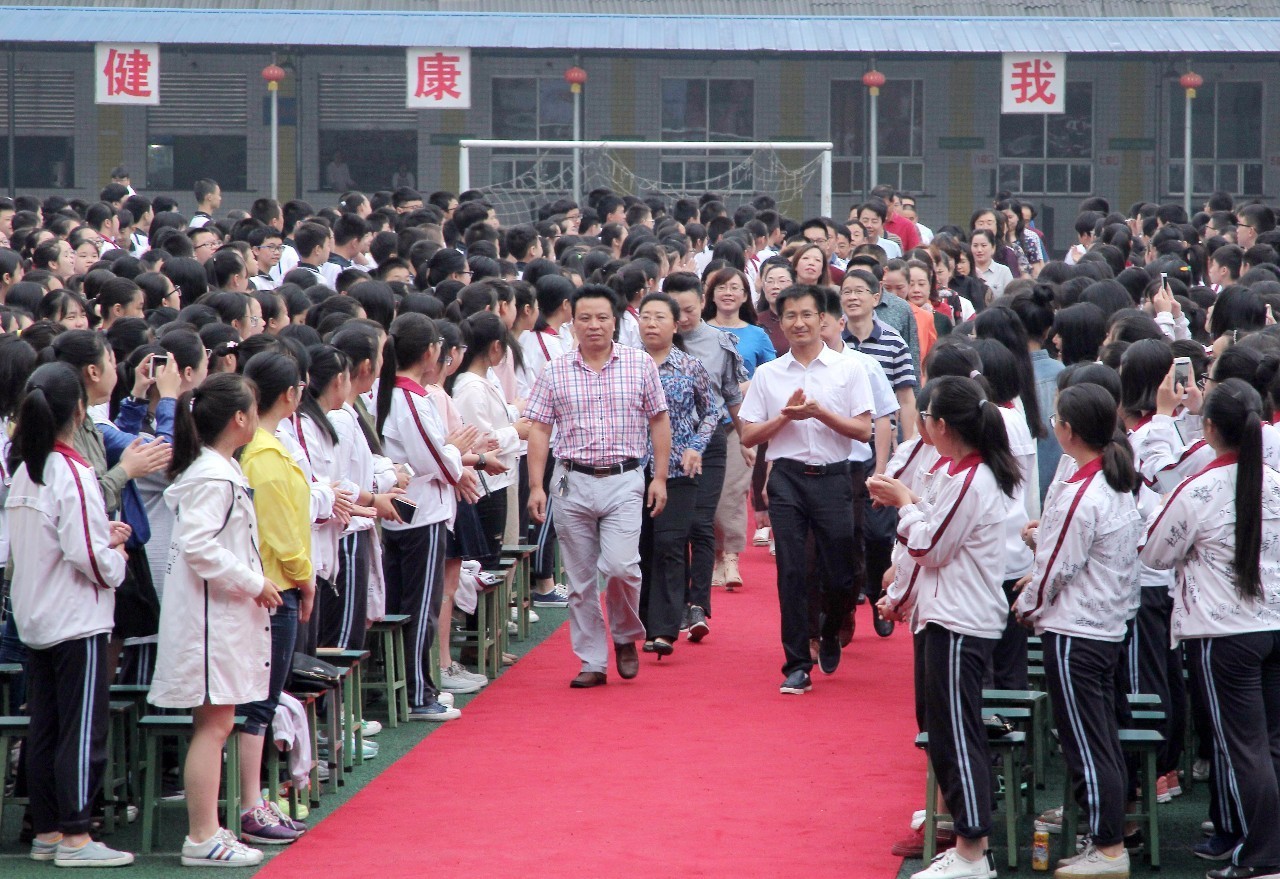 犍为外校2017届学生毕业典礼教师学生收获满满的幸福