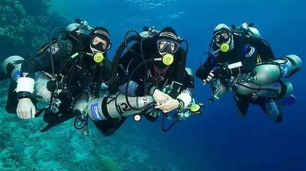 6.干衣在水下使潜水员活动不便