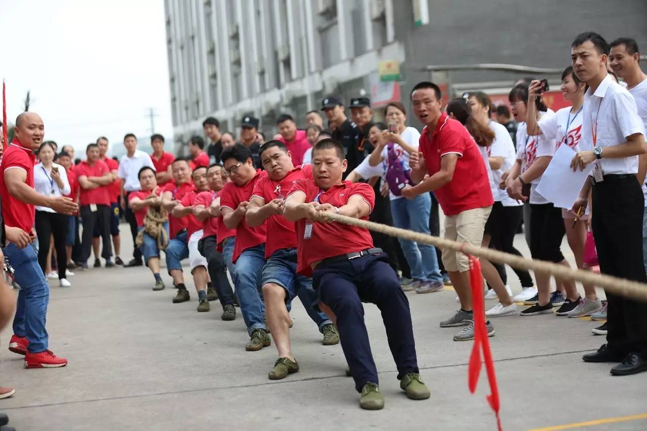 伍子醉人拔河赛有多精彩看场面就知道了