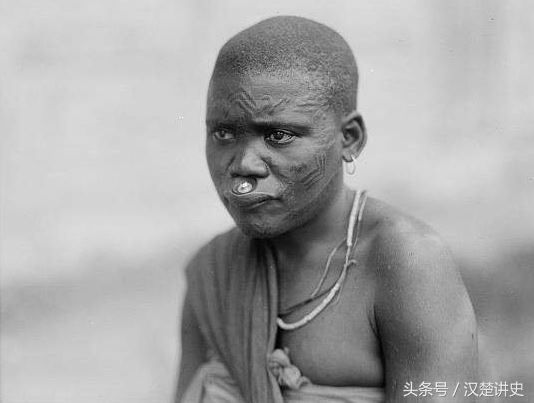 一些非洲部族的老照片，难以理解的特殊文化