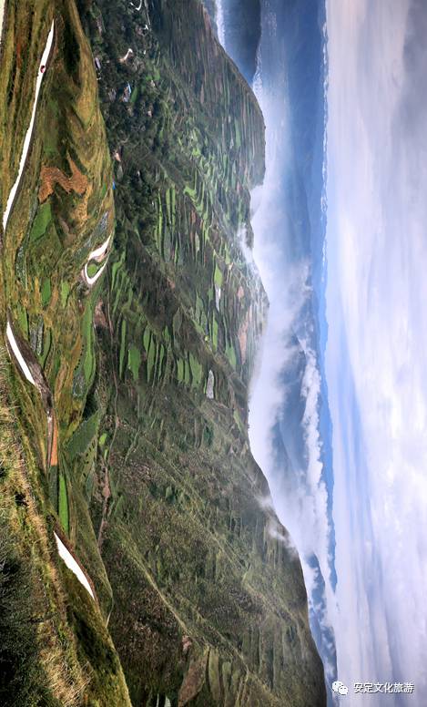 ▼旱塬仲夏,层层梯田丰收美景.摄于陇西县宏伟乡