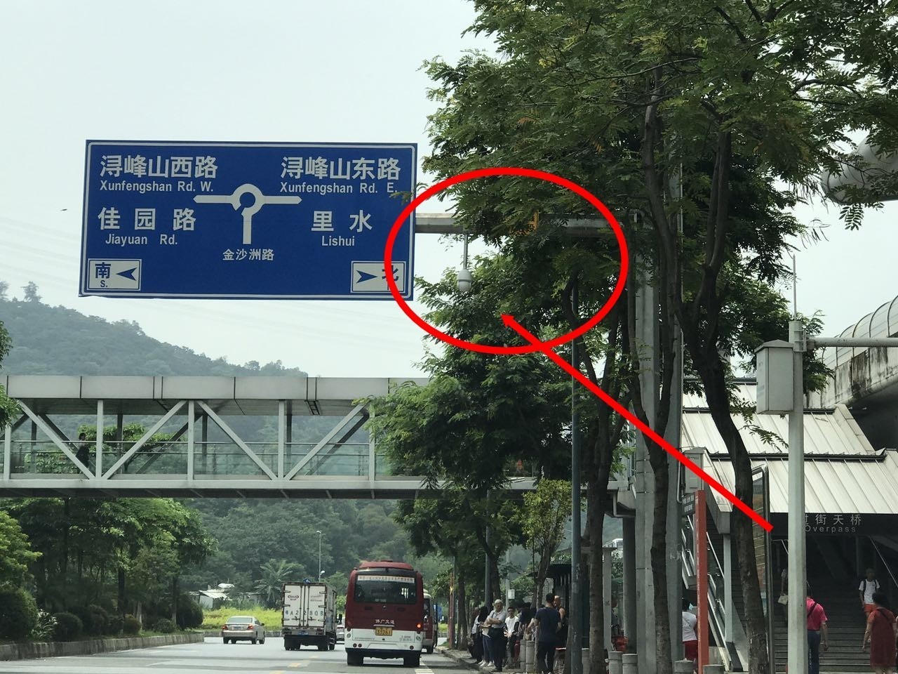 该路段增设的电子警察金沙君在浔峰岗地铁站a出口处随机访问了几个