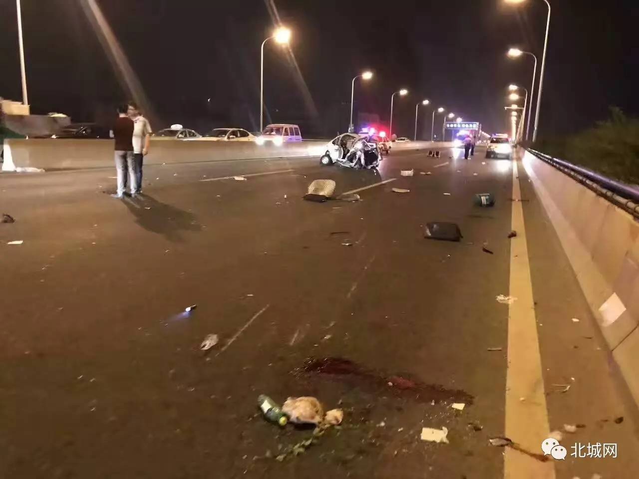 车撞成了球昨夜阜阳北路高架发生一起可怕车祸肇事司机涉嫌酒驾