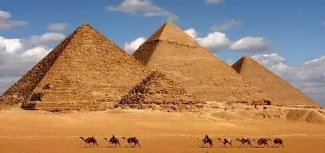 参观世界七大奇迹之一的 吉萨金字塔群,古埃及金字塔,包括胡夫金字塔