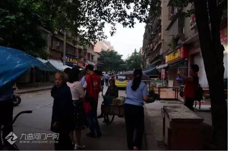 凌晨五点就开干资阳老大难的南门市场开始进一步整治