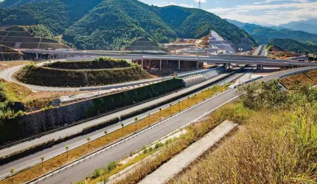 据省发改委在南平组织召开的 武夷新区至沙县高速公路工程可行性研究