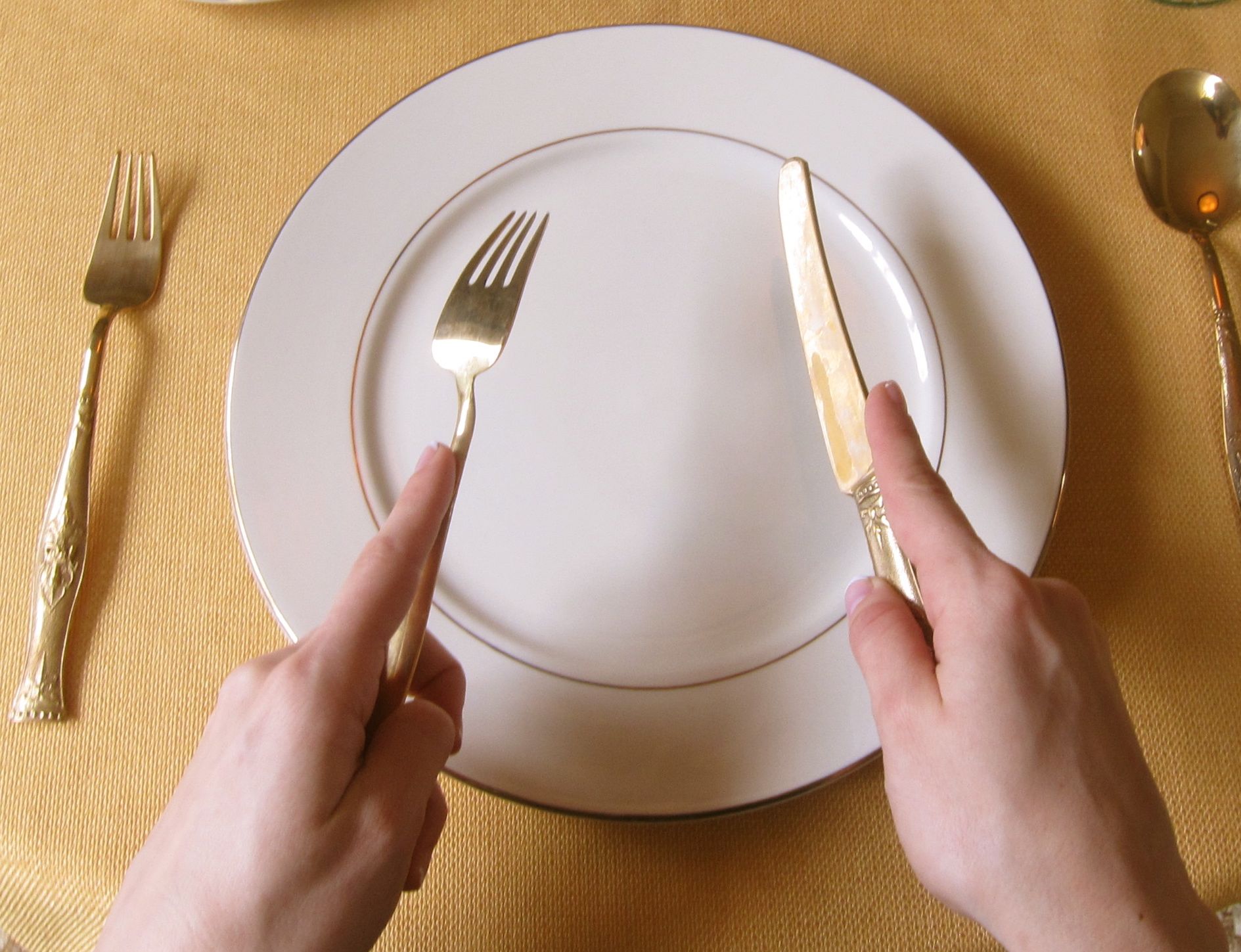 精致的西餐刀叉与盘子素材下载-欧莱凯设计网