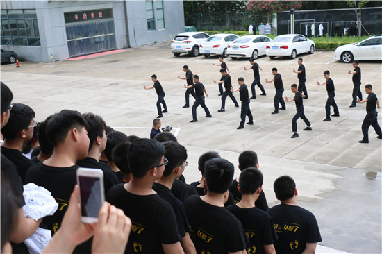 兴化市公安局组织中学毕业季“警营开放日”活动 图4