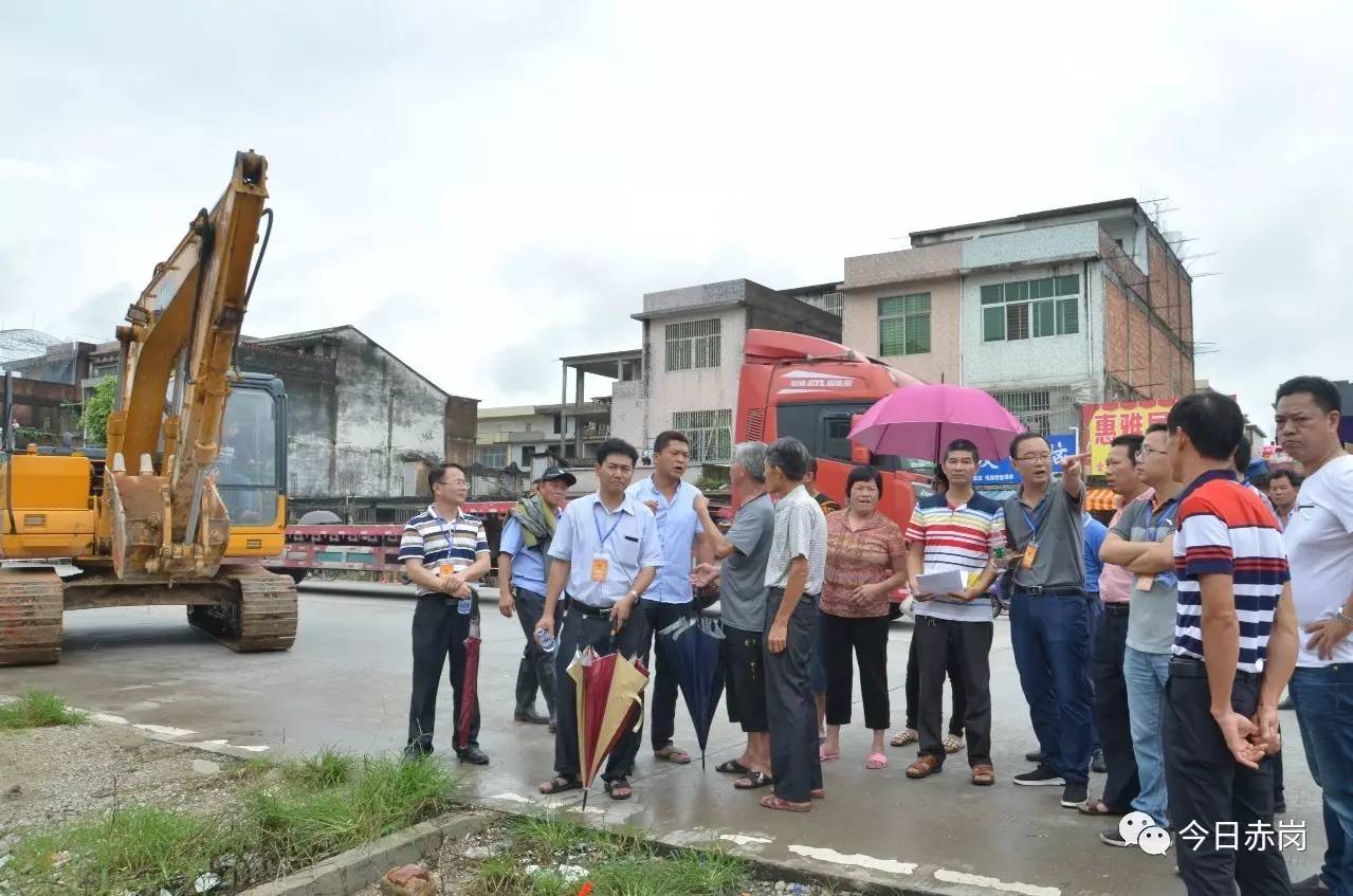 创文在行动—赤岗镇开展洪棉公路赤岗段集中整治专项行动