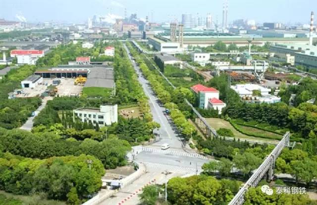 宝钢股份直属生产厂部(宝钢大院)位于上海市宝山区,滨临长江入海口