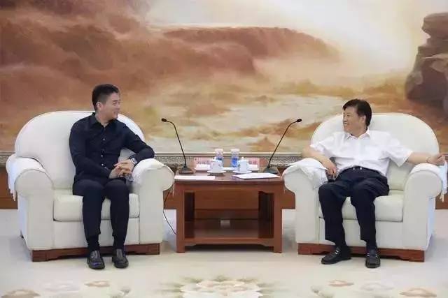 2017年6月21日,中国石化集团公司副总经理张海潮在总部会见了京东