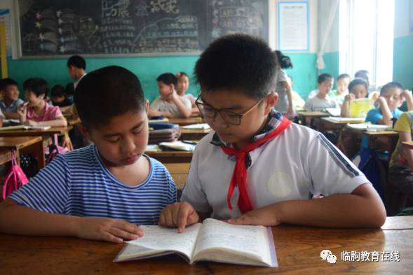 他有一颗善良心王浩仰,11岁,是临朐县第二实验小学四年级三班的班长.