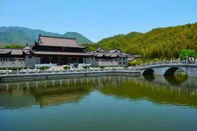 旅游 正文 景点:南城麻姑山,大觉山自然景区.